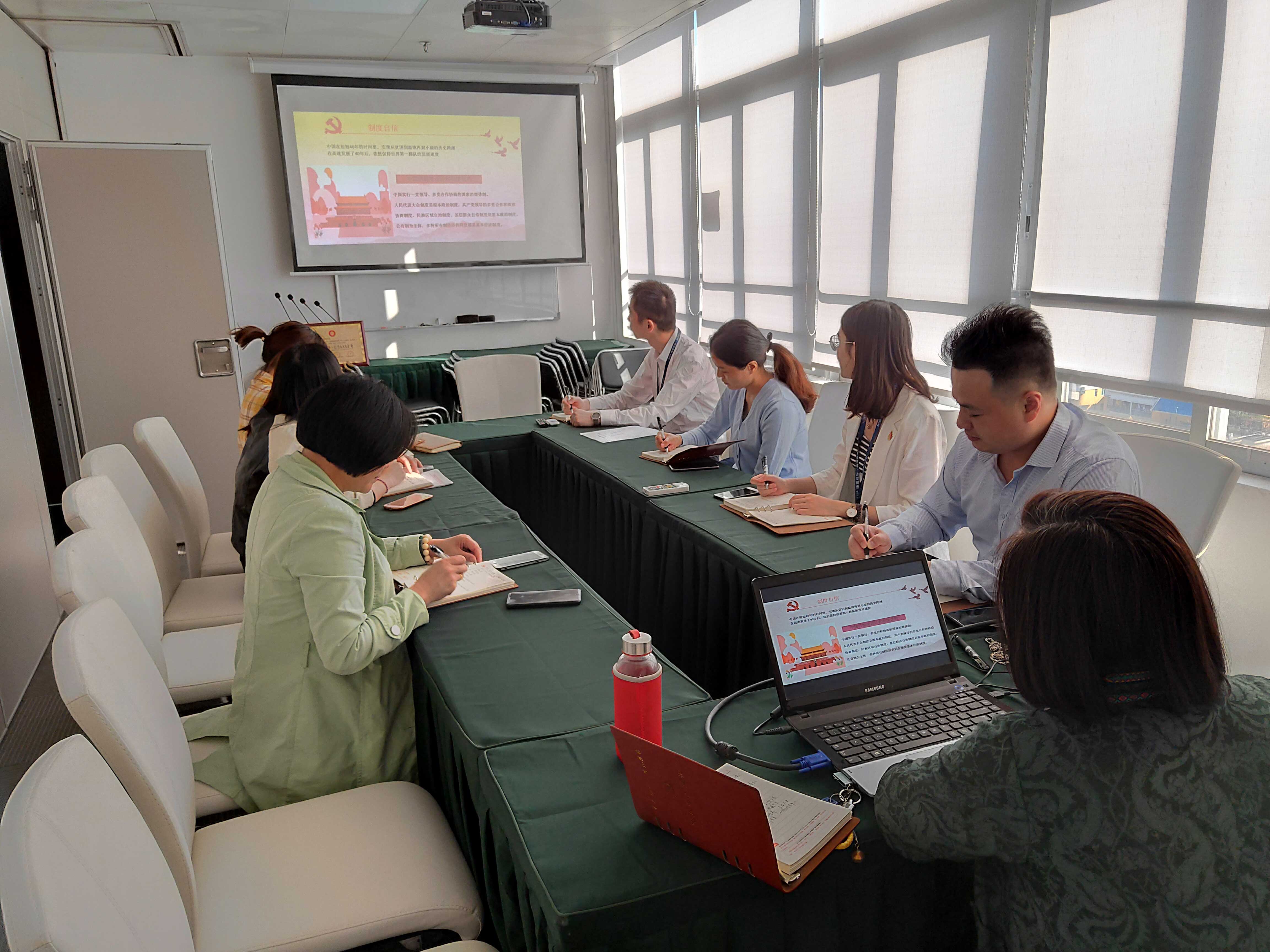 “坚定四个自负，共圆中国梦”主题教育活动